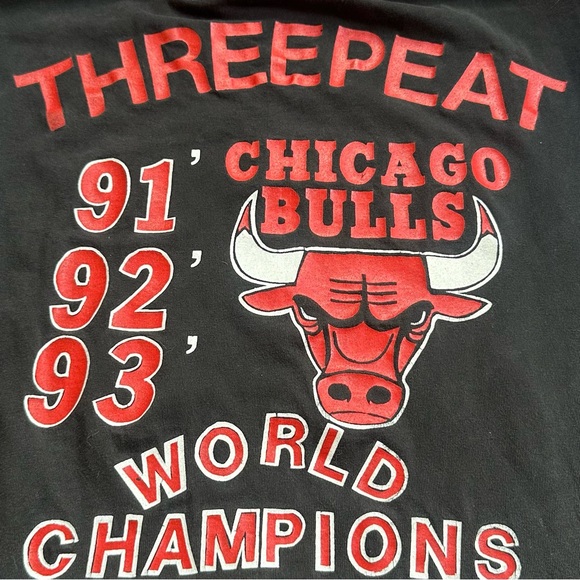 Vintage 90s reworked Chicago Bulls threepeat tee - Picture 5 of 11